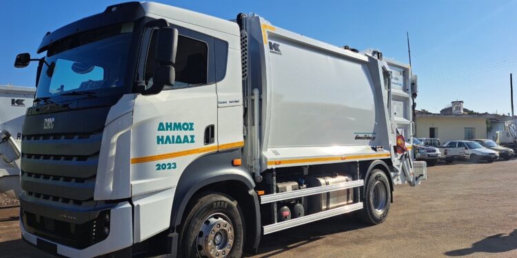 Νέα απορριμματοφόρα και κάδοι στον Δήμο Ήλιδας