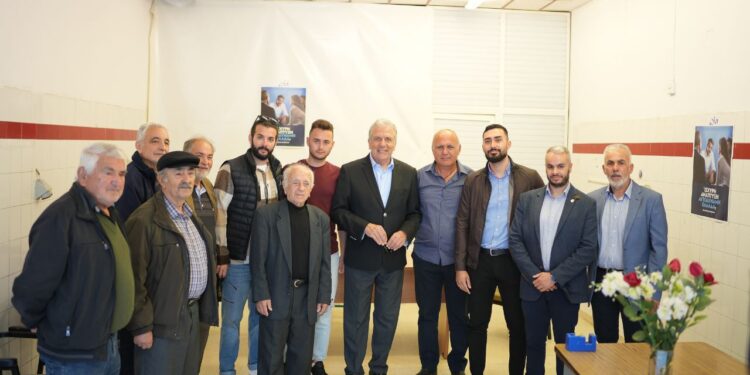 ΔΗΜΗΤΡΗΣ ΑΒΡΑΜΟΠΟΥΛΟΣ: Περιοδεία στη Κρέστενα (φωτος)