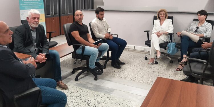 ΔΙΟΝΥΣΙΑ ΑΥΓΕΡΙΝΟΠΟΥΛΟΥ: “Συνεργασία για τις εξαγωγές σταφίδας και εργάτες γης”