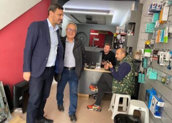 ΑΝΔΡΕΑΣ ΝΙΚΟΛΑΚΟΠΟΥΛΟΣ: Επίσκεψη στα καταστήματα της Γαστούνης