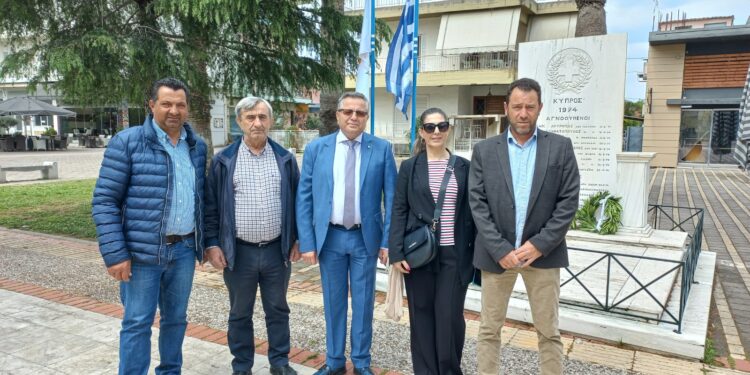 ΓΑΣΤΟΥΝΗ: Απότιση φόρου τιμής στο Μνημείο Αγωνιστών για την Κύπρο