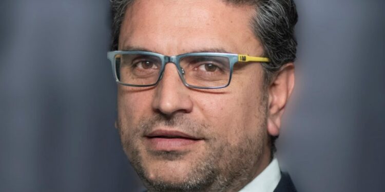 “Επαναλαμβανόμενη θεσμική απαξίωση εκ μέρους της αντιπολίτευσης”