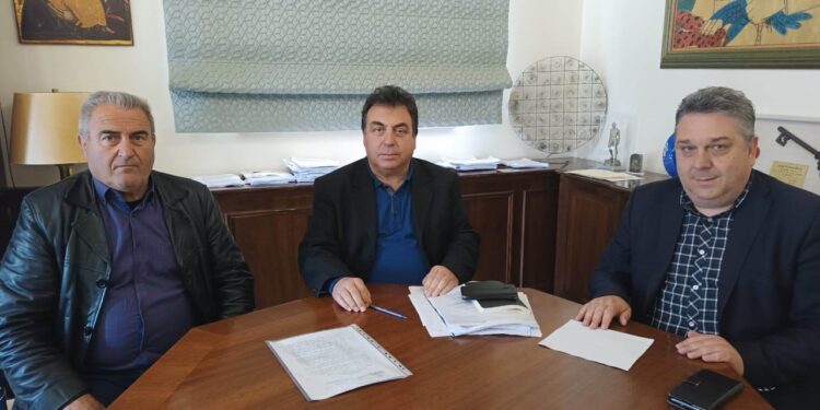 ΔΗΜΟΣ ΠΥΡΓΟΥ: Υπεγράφη η σύμβαση ανάπλασης της πλατείας στη Βροχίτσα