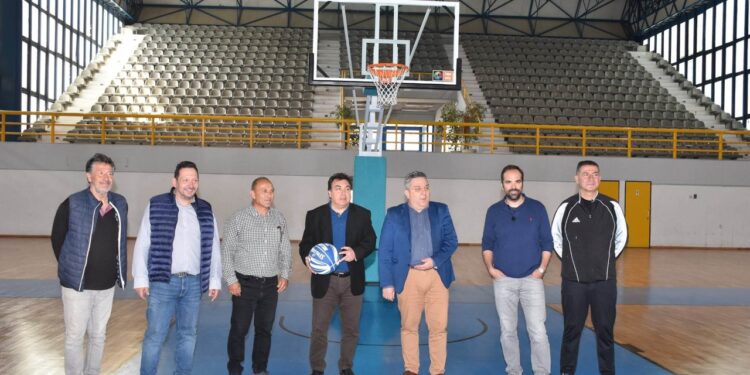 ΔΗΜΟΣ ΠΥΡΓΟΥ: Τοποθετήθηκαν οι νέες μπασκέτες στο ανακαινισμένο Κλειστό Γυμναστήριο Πύργου “Γ.Βασιλακόπουλος”