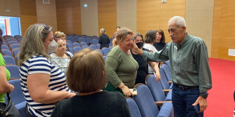 Με τις υπογραφές ολοκληρώθηκε επιτυχώς το θέμα με τις σχολικές καθαρίστριες