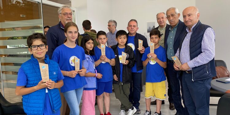 Ο Δήμαρχος Ήλιδας τίμησε μαθητές και εκπαιδευτικούς (φωτος)