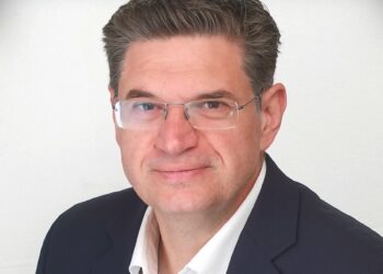 “Προχωράμε μπροστά με θάρρος και αποφασιστικότητα”