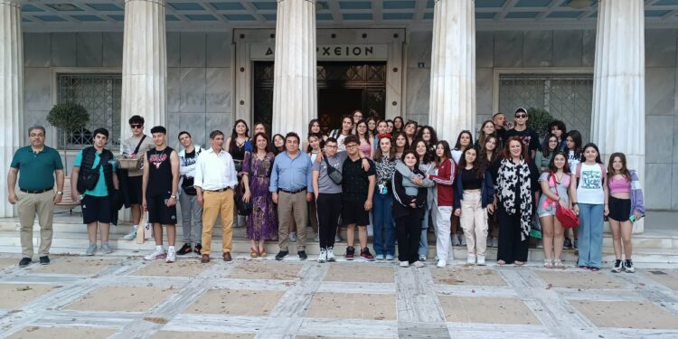 ΔΗΜΟΣ ΠΥΡΓΟΥ: Επίσκεψη μαθητών και εκπαιδευτικών από τη Θεσσαλονίκη στον Δήμαρχο