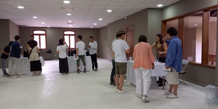 Ιάπωνες και Κορεάτες αγοραστές και δημοσιογράφοι σε Αχαΐα και Ηλεία, στο πλαίσιο του προγράμματος προώθησης οίνων ποιότητας, ΠΟΠ και ΠΓ