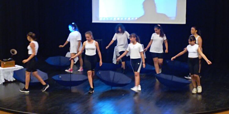 Μία θεατρική και λογοτεχνική προσέγγιση στην Άλκη Ζέη