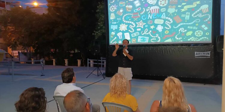 Μάγεψαν τα “4 Μαύρα Κοστούμια” του Ρένου Χαραλαμπίδη στον Πύργο