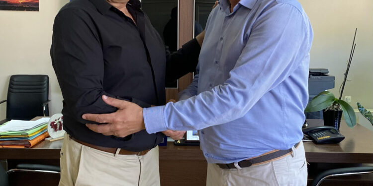 Ο Χρήστος Καρνάτσος στο πλευρό του Γιάννη Λέντζα