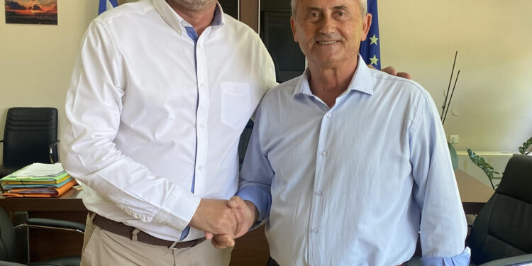 Ο Ανδρέας Αποστολόπουλος στο πλευρό του Γιάννη Λέντζα