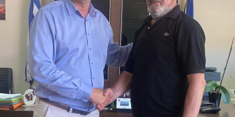 Ο Νίκος Λευκαδίτης στο πλευρό του Γιάννη Λέντζα