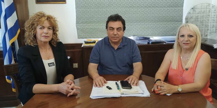 Υποψήφιες με τον συνδυασμό του Δημάρχου Πύργου Παν. Αντωνακόπουλου η Σοφία Κατσιροπούλου και η Σοφία Κίτσου