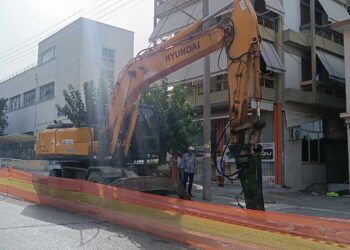 ΔΗΜΟΣ ΠΥΡΓΟΥ: Ξεκίνησαν οι εργασίες ανάπλασης της οδού 28ης Οκτωβρίου (φωτος)