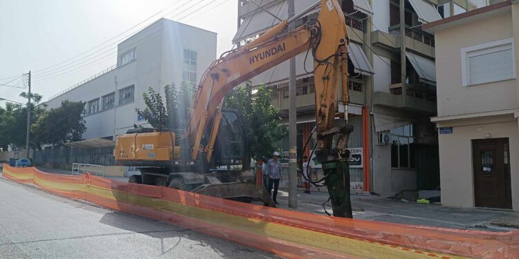 ΔΗΜΟΣ ΠΥΡΓΟΥ: Ξεκίνησαν οι εργασίες ανάπλασης της οδού 28ης Οκτωβρίου (φωτος)