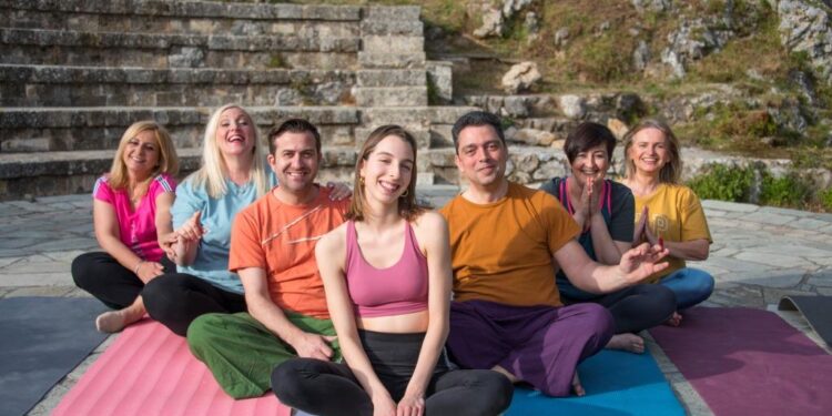 Θεατρική Ομάδα “Υπερφωτισμένοι”: Έρχονται με τη νέα κωμωδία “PRANA”