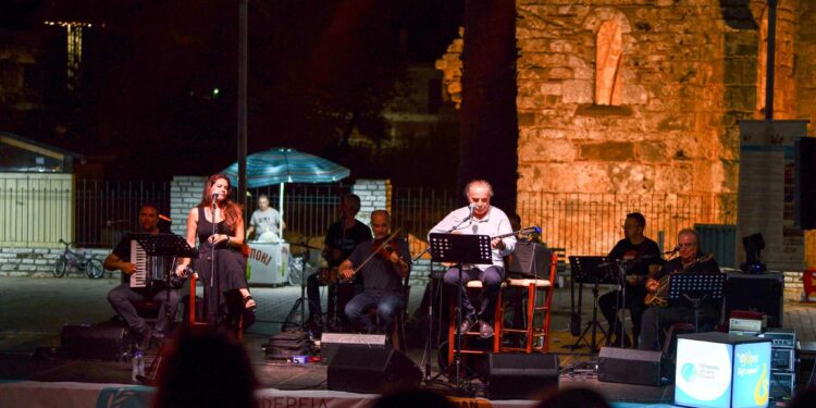 “Η Φλόγα Πολιτισμού” ταξίδεψε σε Ανδραβίδα με τον Μπάμπη Τσέρτο & Καβάσιλα με την Χριστίνα Αλεξανιάν