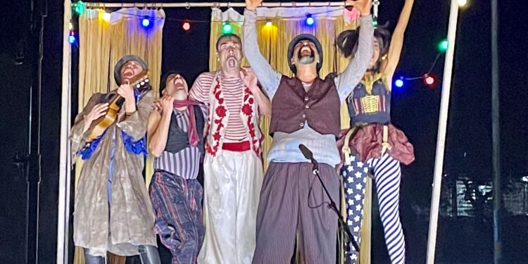 Καταχειροκροτήθηκε η παράσταση “Του Κουτρούλη ο γάμος” στο Γυμνάσιο Ζαχάρως