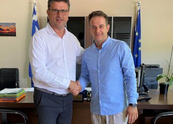 Ο Παναγιώτης Παναγόπουλος στο πλευρό του Γιάννη Λέντζα