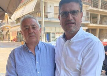 Ο Νίκος Αλετράς στο πλευρό του Γιάννη Λέντζα