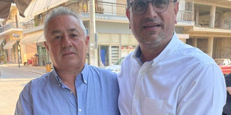 Ο Νίκος Αλετράς στο πλευρό του Γιάννη Λέντζα