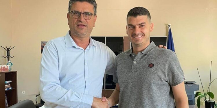 Ο Γιάννης Χαραλαμπόπουλος στο πλευρό του Γιάννη Λέντζα