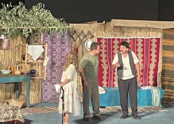 ΔΗΜΟΣ ΖΑΧΑΡΩΣ: Μικροί και μεγάλοι απόλαυσαν την παράσταση “Το πανηγύρι” στον προαύλιο χώρου του Γυμνασίου Ζαχάρως