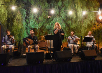 2ο ΦΕΣΤΙΒΑΛ ΤΕΧΝΗΣ ΚΑΙ ΠΟΛΙΤΙΣΜΟΥ ΑΡΧΑΙΑΣ ΦΕΙΑΣ: Με μεγάλη επιτυχία η μουσική εκδήλωση με τους «Χοροσταλίτες» στην πλατεία Δεξαμενής