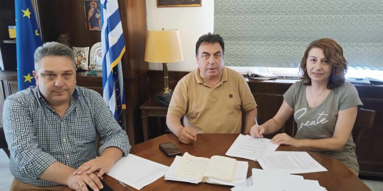 ΔΗΜΟΣ ΠΥΡΓΟΥ: Υπεγράφη η σύμβαση ανακατασκευής του κεντρικού δρόμου κοινότητας Λασταιΐκων