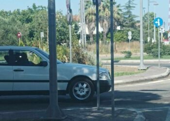 ΔΗΜΟΣ ΠΥΡΓΟΥ: Αφαιρούνται τα παρανόμως αναρτημένα διαφημιστικά πανό