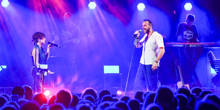 Ξέφρενο πάρτι με τον Πάνο Μουζουράκη στην Κουρούτα!