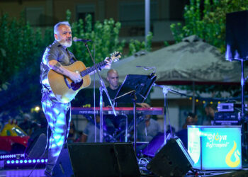 Ο Χρήστος Θηβαίος με… μια πιρόγα στη Ζαχάρω!