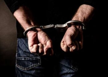 ΓΑΣΤΟΥΝΗ: Σύλληψη για ναρκωτικές ουσίες και κινητό τηλέφωνο