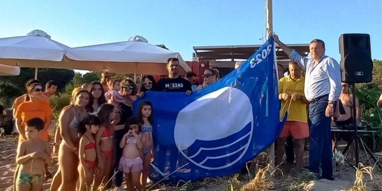 ΔΗΜΟΣ ΠΗΝΕΙΟΥ: Γαλάζιες σημαίες κυματίζουν σε Αρκούδι, Θίνες και Γλύφα (φωτος)