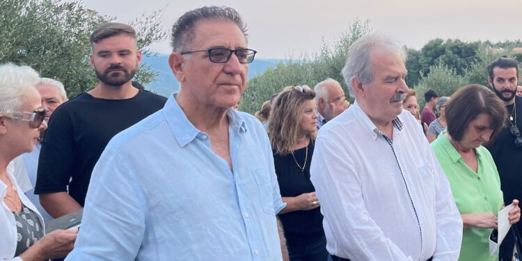 Το καθιερωμένο τρισάγιο στη μνήμη των θυμάτων από τις φονικές πυρκαγιές του 2007