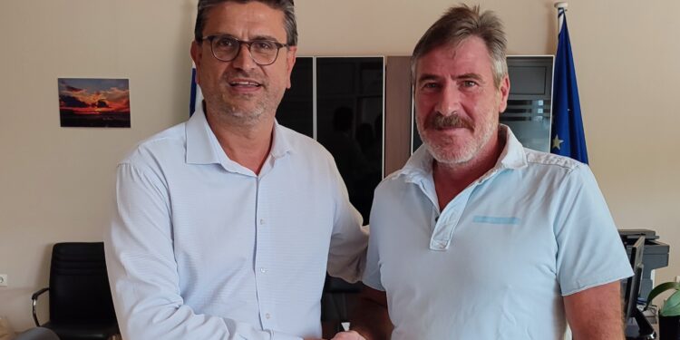 Ο Γιώργος Καλαμαράς στο πλευρό του Γιάννη Λέντζα