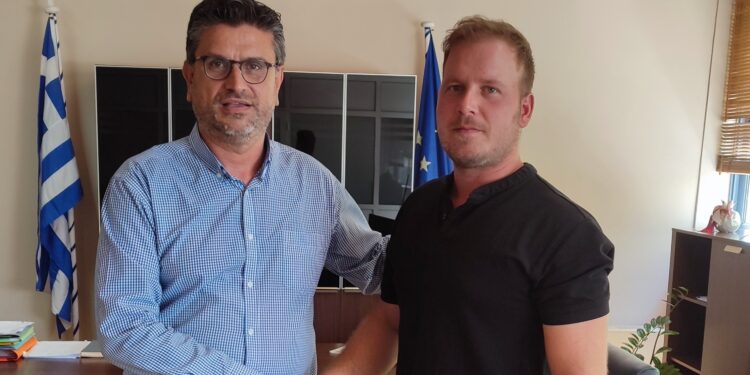 Ο Γιώργος Κράγκαρης στο πλευρό του Γιάννη Λέντζα