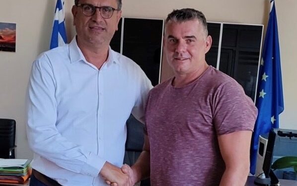 Ο Τζέημς – Δανιήλ Κωνσταντόπουλος στο πλευρό του Γιάννη Λέντζα