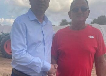 Ο Γιώργος Ρετουνιώτης (Φιλοποίμης) στο πλευρό του Γιάννη Λέντζα