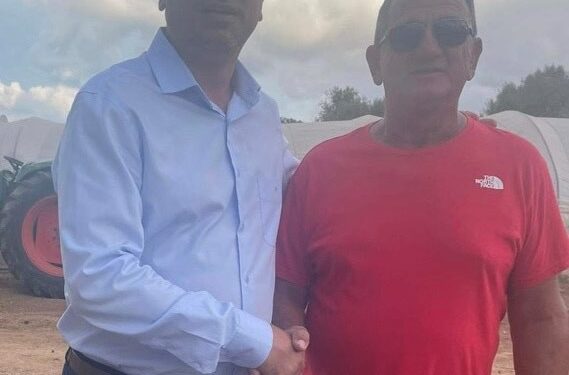 Ο Γιώργος Ρετουνιώτης (Φιλοποίμης) στο πλευρό του Γιάννη Λέντζα