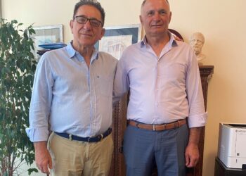 O πρόεδρος της τοπικής κοινότητας Σμέρνας Γιάννης Θεοδωρόπουλος στο πλευρό του Δημάρχου Ζαχάρως Κώστα Αλεξανδρόπουλου