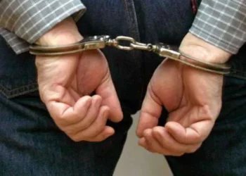 ΓΑΣΤΟΥΝΗ: Σύλληψη για κατοχή ναρκωτικών και παράβαση του νόμου περί όπλων