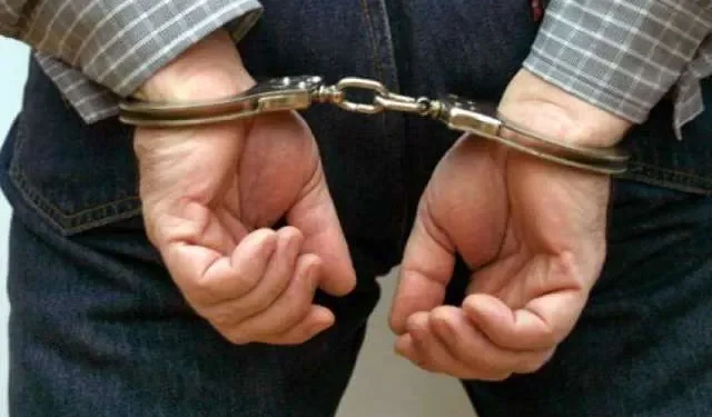 ΓΑΣΤΟΥΝΗ: Σύλληψη για κατοχή ναρκωτικών και παράβαση του νόμου περί όπλων