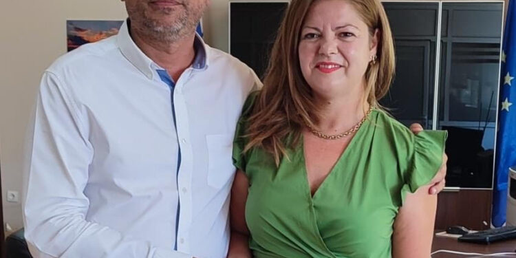 Η Ελένη-Μαρία Σκρέπα στο πλευρό του Γιάννη Λέντζα Στο πλευρό του Δημάρχου