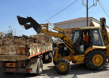 Σύσταση να μην απορρίπτονται κλαδιά στους δρόμους και στα πεζοδρόμια