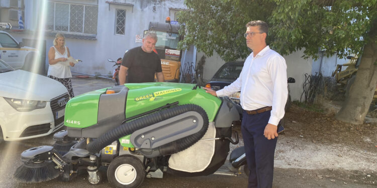 ΔΗΜΟΣ ΑΝΔΡΑΒΙΔΑΣ – ΚΥΛΛΗΝΗΣ: Νέο υπερσύγχρονο σάρωθρο στον στόλο καθαριότητας