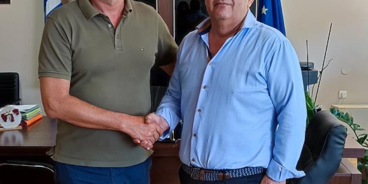 Ο Γιώργος Μπράβος στο πλευρό του Γιάννη Λέντζα