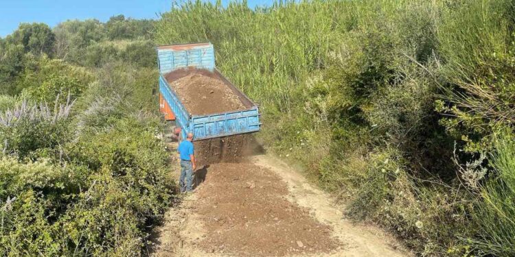 ΔΗΜΟΣ ΖΑΧΑΡΩΣ: Σε εξέλιξη έργο αγροτικής οδοποιίας – Βελτίωση βατότητας στην κοινότητα Μακίστου